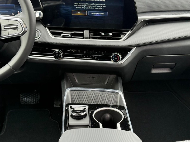 Chevrolet Equinox Vehicle Full-screen Gallery Image 9