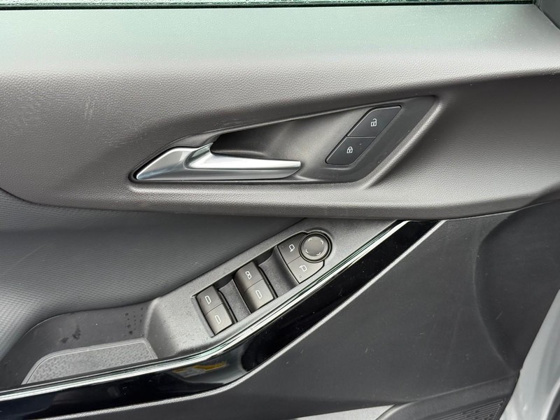 Chevrolet Equinox Vehicle Full-screen Gallery Image 10