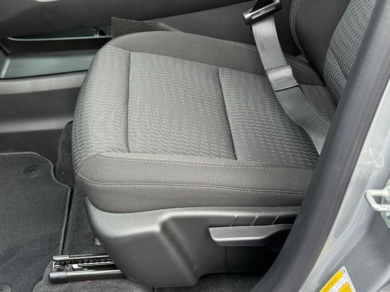 Chevrolet Equinox Vehicle Full-screen Gallery Image 11