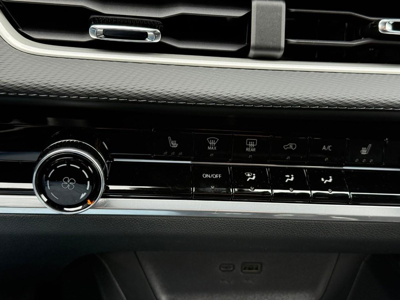 Chevrolet Equinox Vehicle Full-screen Gallery Image 14