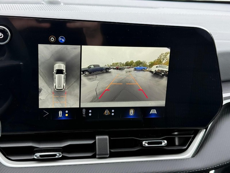 Chevrolet Equinox Vehicle Full-screen Gallery Image 15