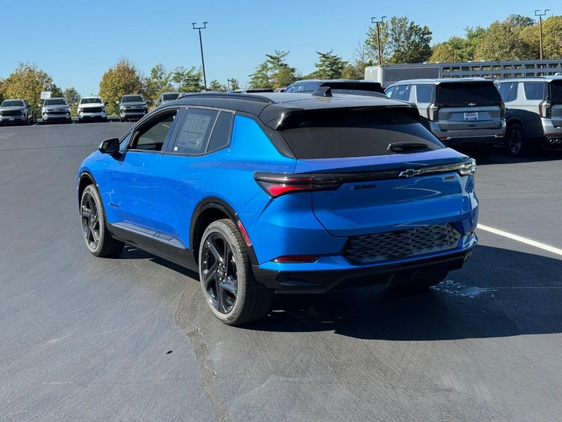 Chevrolet Equinox EV Vehicle Full-screen Gallery Image 3