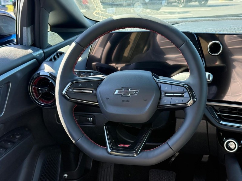 Chevrolet Equinox EV Vehicle Full-screen Gallery Image 8