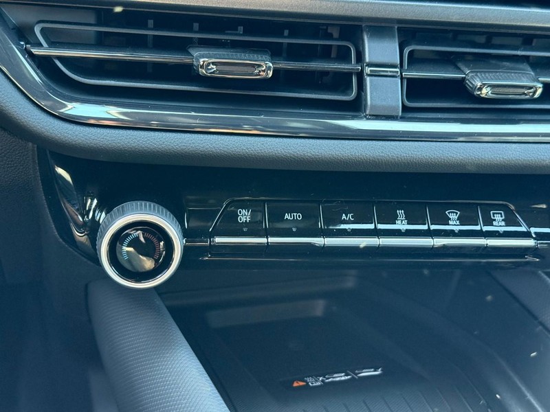 Chevrolet Equinox EV Vehicle Full-screen Gallery Image 14