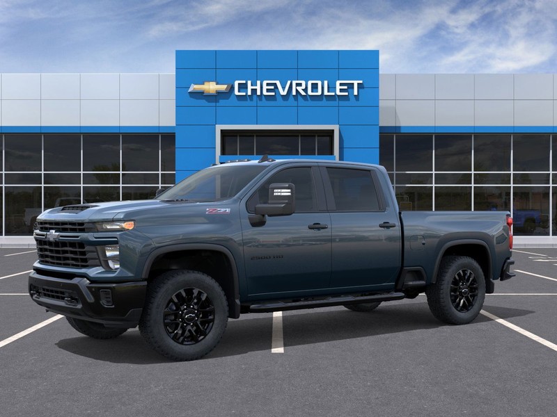 Chevrolet Silverado 2500HD Vehicle Full-screen Gallery Image 2