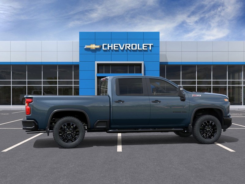 Chevrolet Silverado 2500HD Vehicle Full-screen Gallery Image 5
