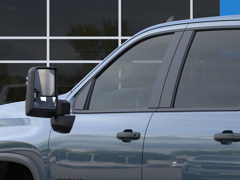 Chevrolet Silverado 2500HD Vehicle Full-screen Gallery Image 12