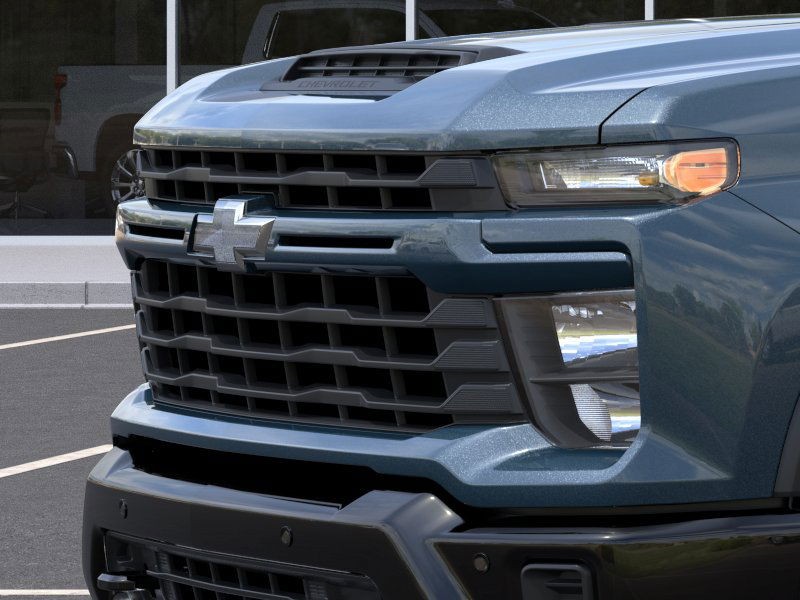 Chevrolet Silverado 2500HD Vehicle Full-screen Gallery Image 13