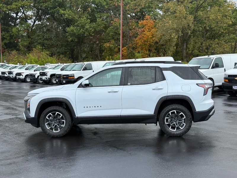 Chevrolet Equinox Vehicle Full-screen Gallery Image 2