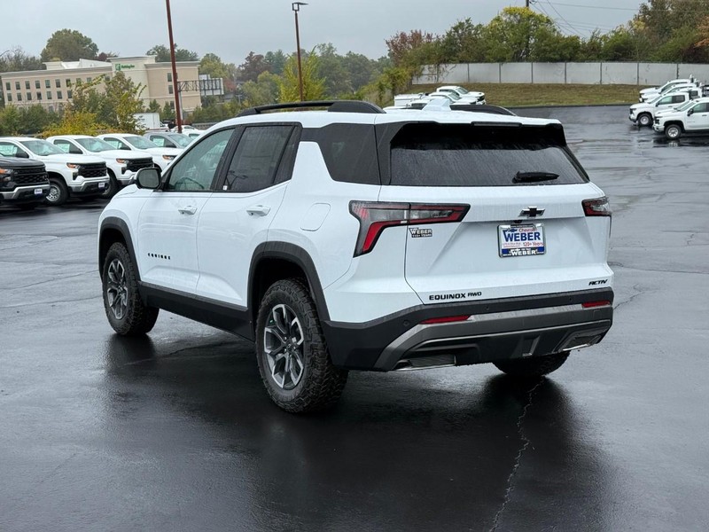 Chevrolet Equinox Vehicle Full-screen Gallery Image 3