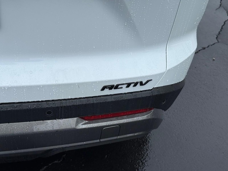 Chevrolet Equinox Vehicle Full-screen Gallery Image 6