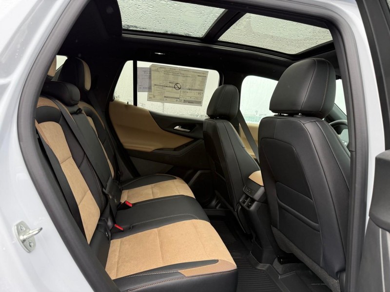 Chevrolet Equinox Vehicle Full-screen Gallery Image 7