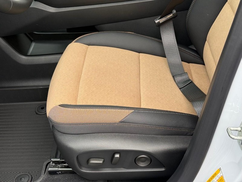 Chevrolet Equinox Vehicle Full-screen Gallery Image 14