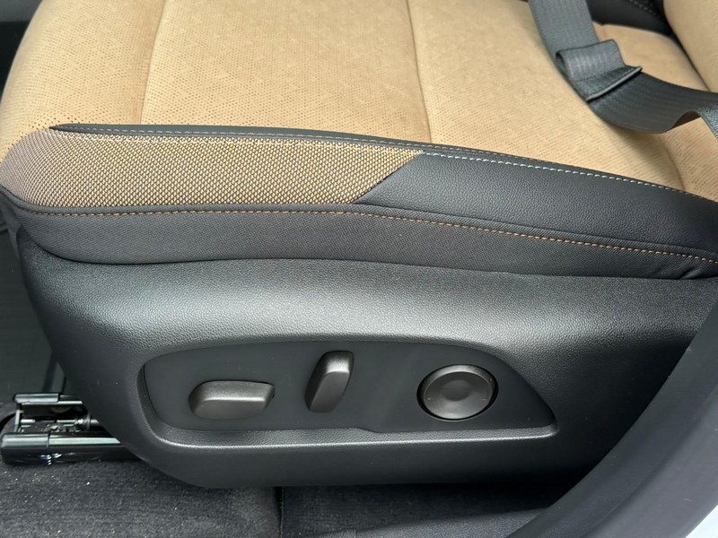 Chevrolet Equinox Vehicle Full-screen Gallery Image 15