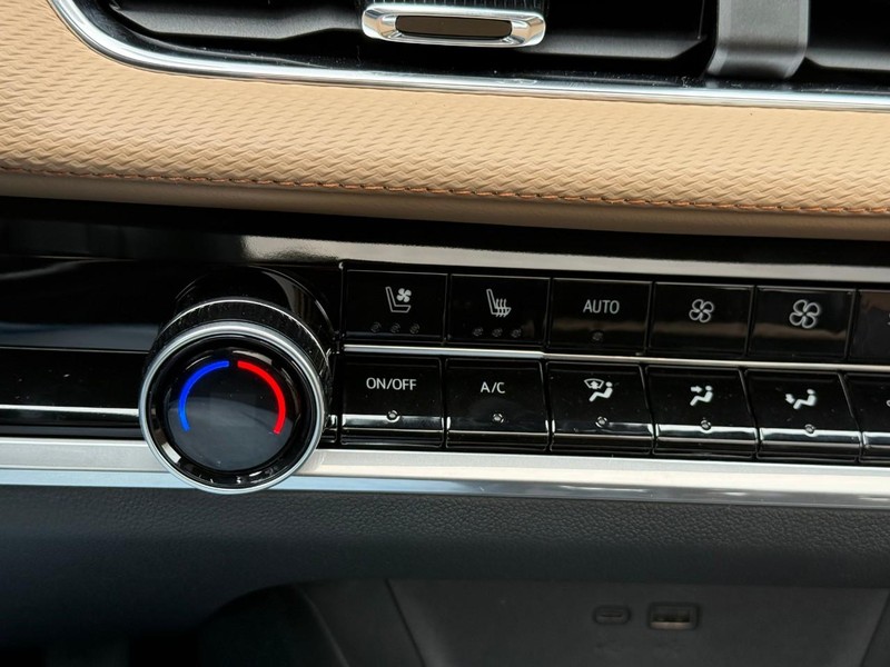 Chevrolet Equinox Vehicle Full-screen Gallery Image 18