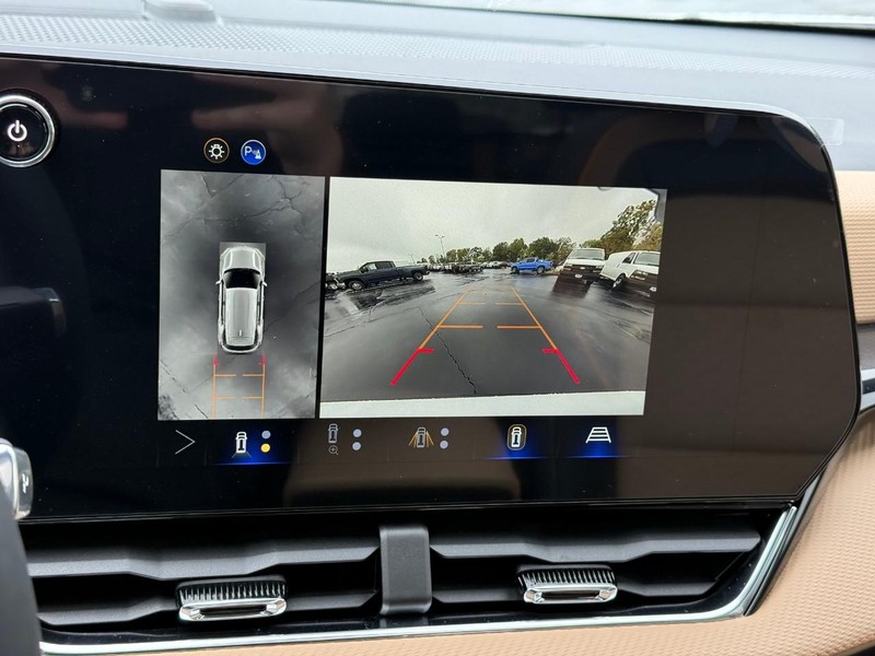 Chevrolet Equinox Vehicle Full-screen Gallery Image 19