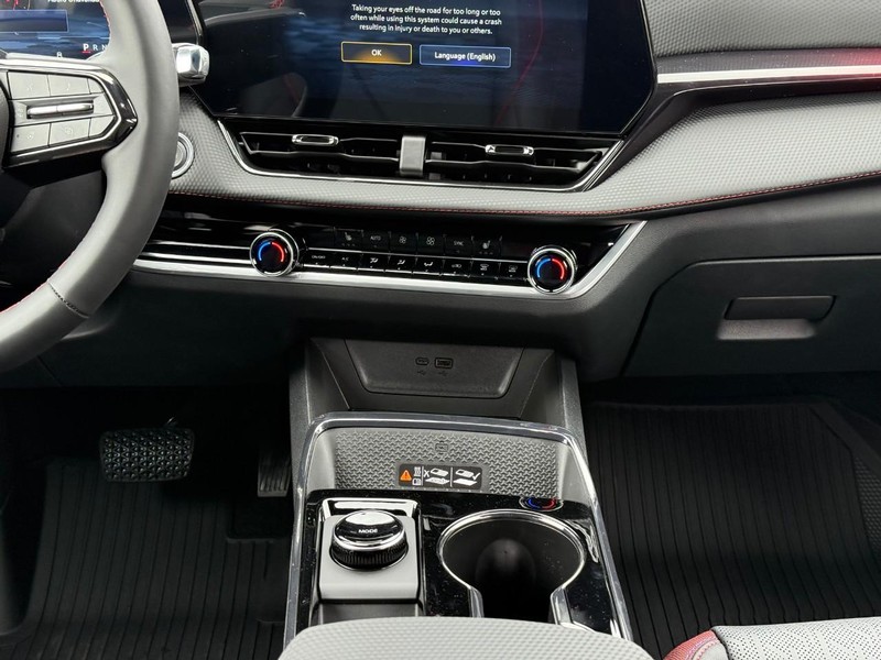 Chevrolet Equinox Vehicle Full-screen Gallery Image 10