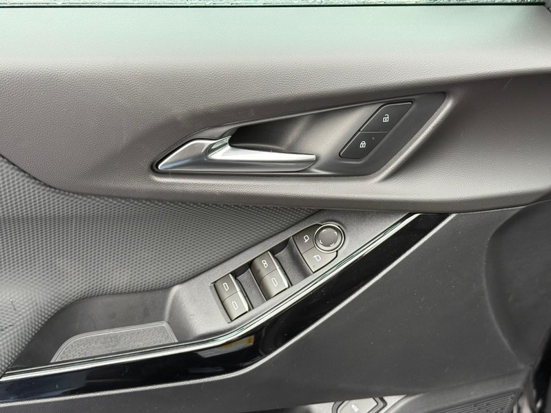 Chevrolet Equinox Vehicle Full-screen Gallery Image 11