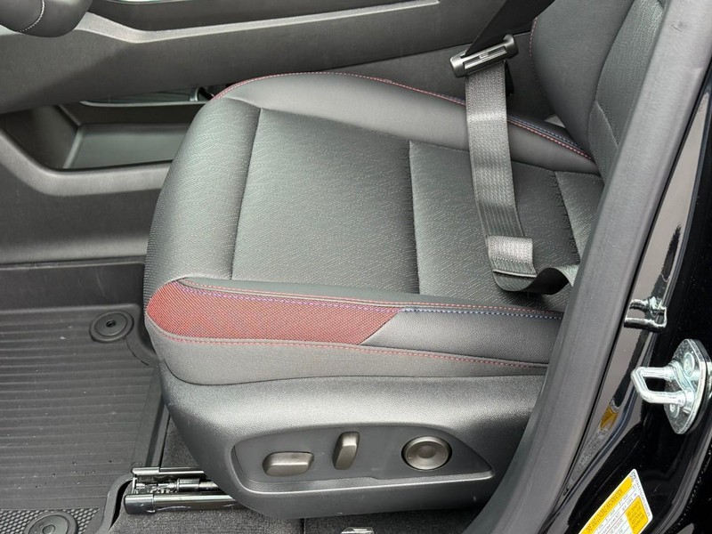 Chevrolet Equinox Vehicle Full-screen Gallery Image 12