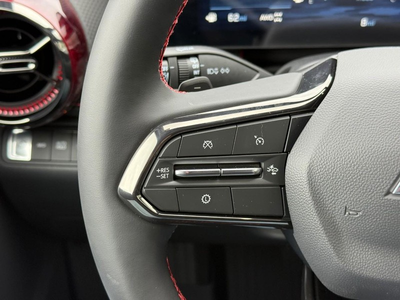 Chevrolet Equinox Vehicle Full-screen Gallery Image 13