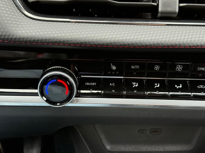 Chevrolet Equinox Vehicle Full-screen Gallery Image 15