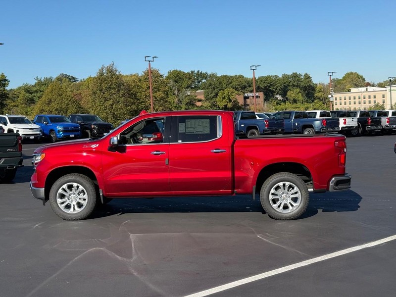 Chevrolet Silverado 1500 Vehicle Full-screen Gallery Image 2
