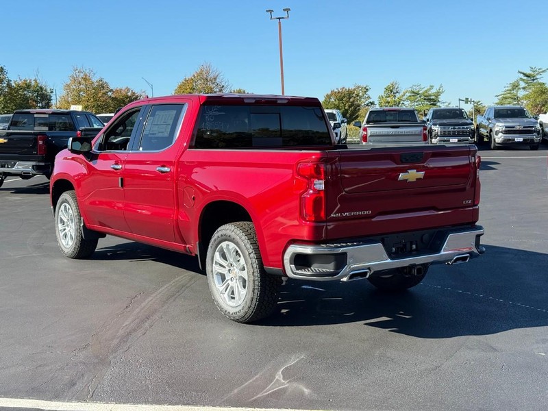 Chevrolet Silverado 1500 Vehicle Full-screen Gallery Image 3
