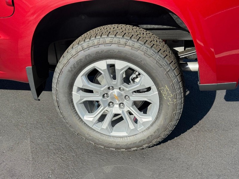 Chevrolet Silverado 1500 Vehicle Full-screen Gallery Image 4