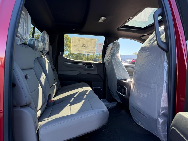 Chevrolet Silverado 1500 Vehicle Full-screen Gallery Image 5