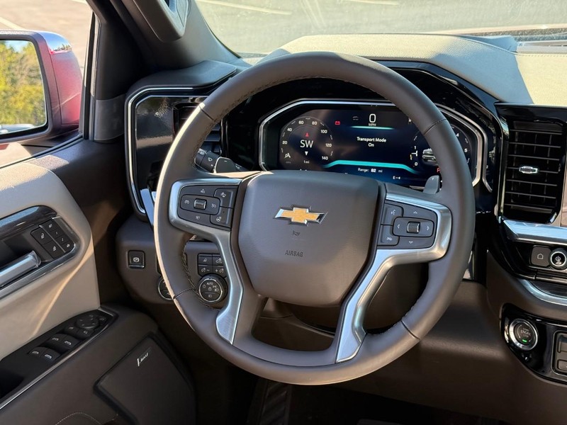 Chevrolet Silverado 1500 Vehicle Full-screen Gallery Image 7