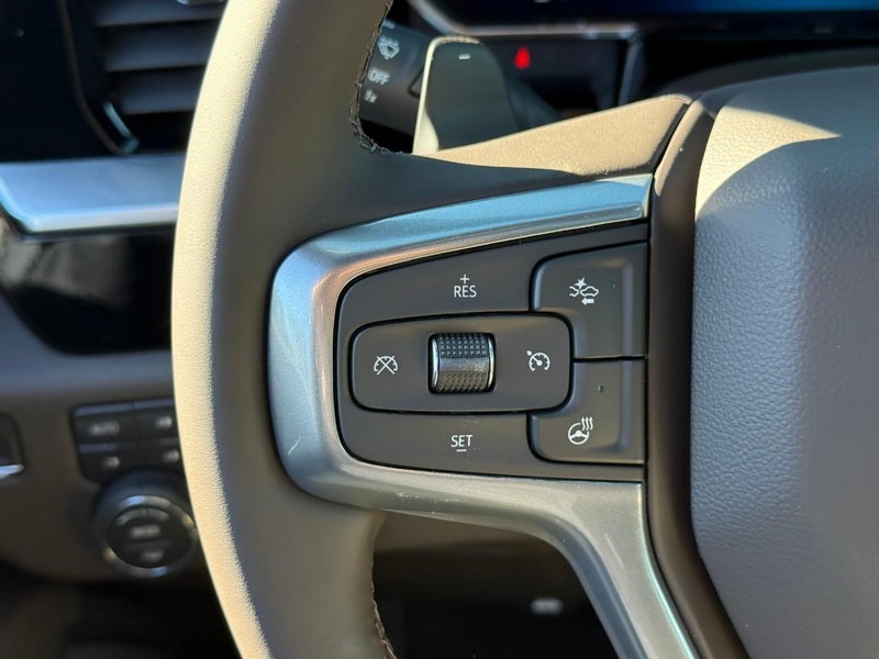 Chevrolet Silverado 1500 Vehicle Full-screen Gallery Image 12