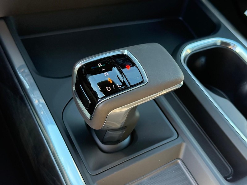 Chevrolet Silverado 1500 Vehicle Full-screen Gallery Image 14