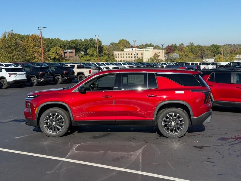 Chevrolet Traverse Vehicle Full-screen Gallery Image 2