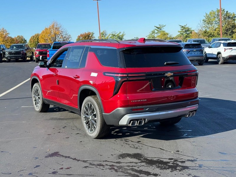 Chevrolet Traverse Vehicle Full-screen Gallery Image 3