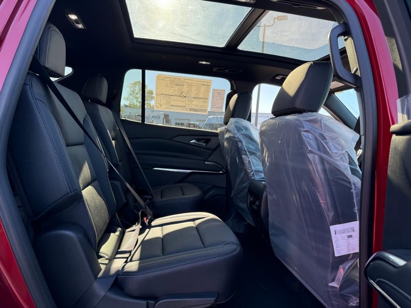 Chevrolet Traverse Vehicle Full-screen Gallery Image 5