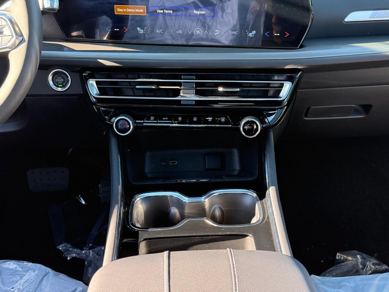 Chevrolet Traverse Vehicle Full-screen Gallery Image 10