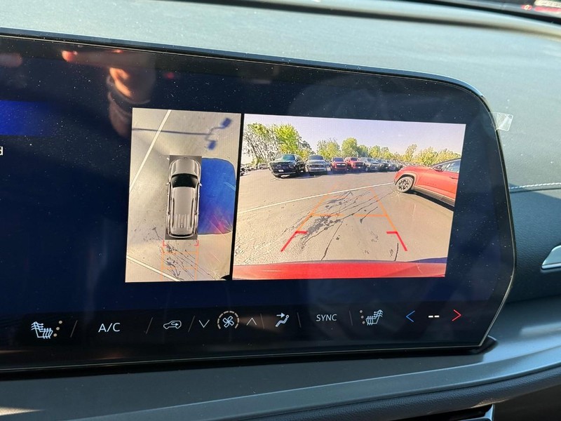 Chevrolet Traverse Vehicle Full-screen Gallery Image 15