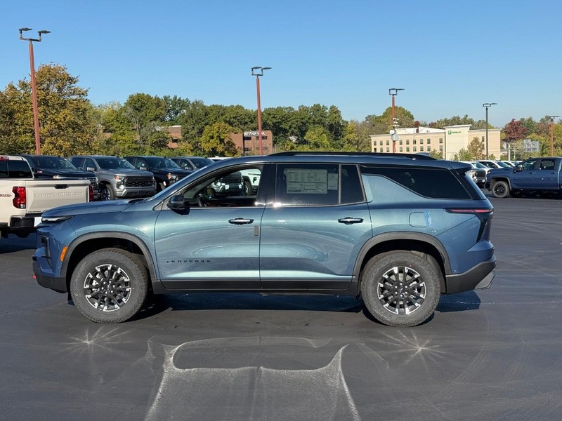 Chevrolet Traverse Vehicle Full-screen Gallery Image 2