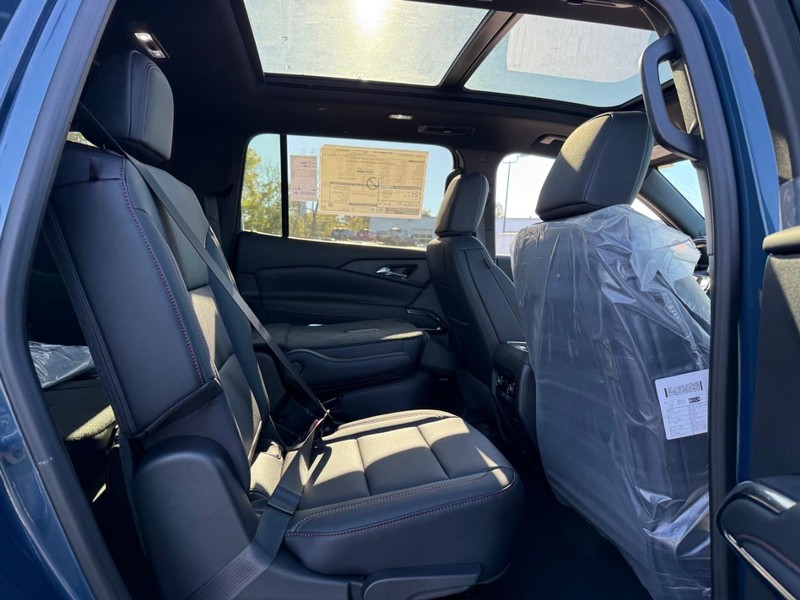 Chevrolet Traverse Vehicle Full-screen Gallery Image 6