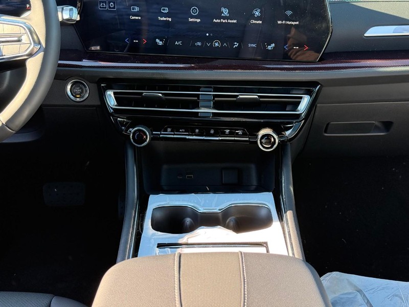 Chevrolet Traverse Vehicle Full-screen Gallery Image 10