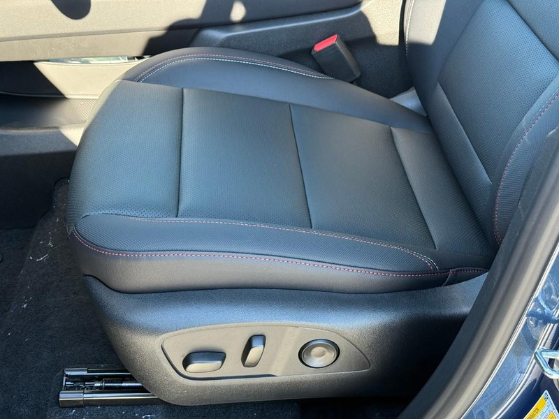 Chevrolet Traverse Vehicle Full-screen Gallery Image 12