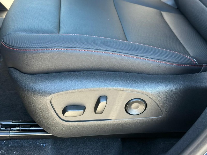 Chevrolet Traverse Vehicle Full-screen Gallery Image 13