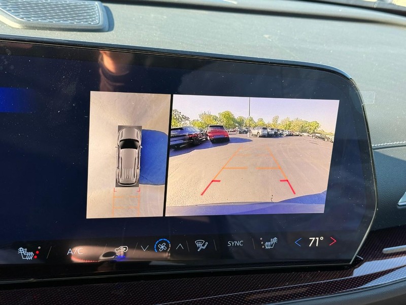 Chevrolet Traverse Vehicle Full-screen Gallery Image 17