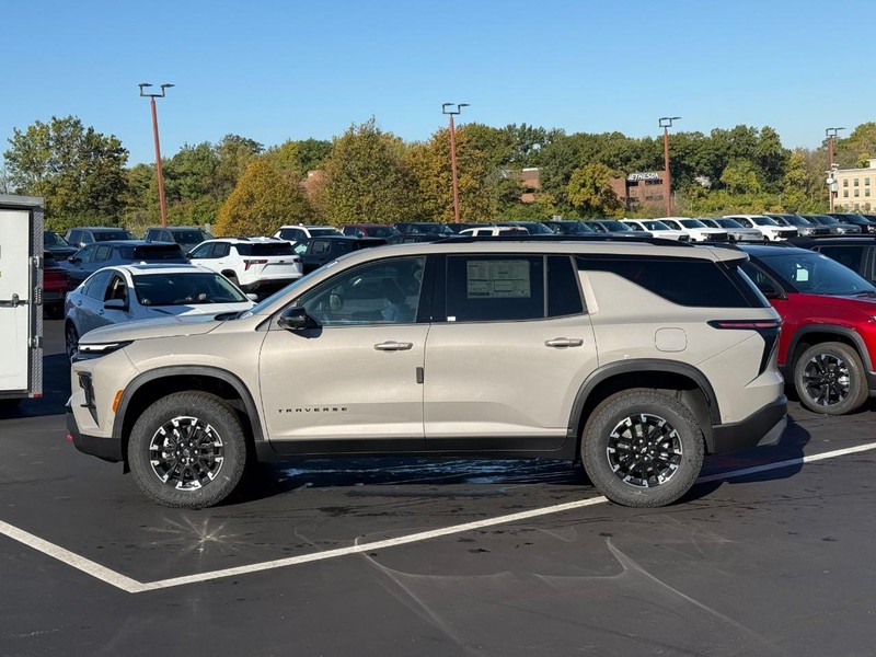 Chevrolet Traverse Vehicle Full-screen Gallery Image 2