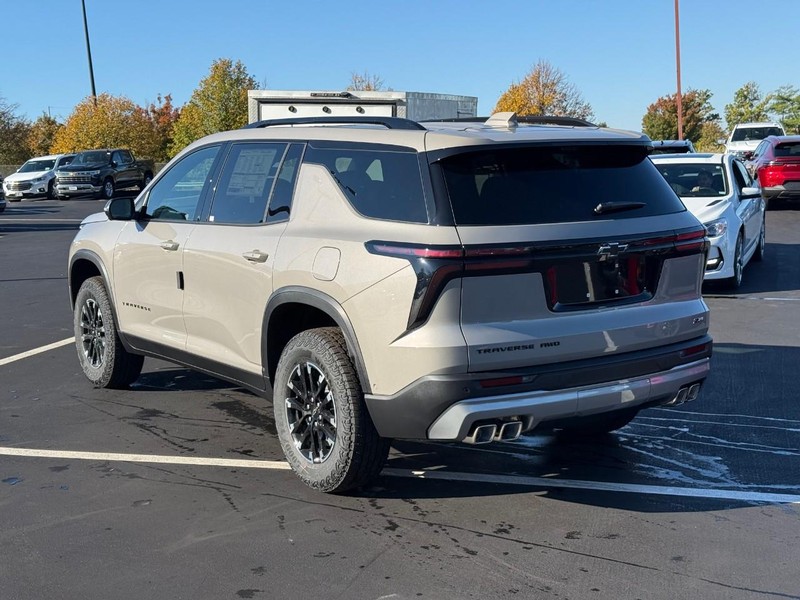 Chevrolet Traverse Vehicle Full-screen Gallery Image 3