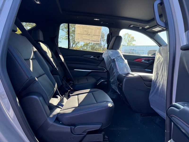 Chevrolet Traverse Vehicle Full-screen Gallery Image 6