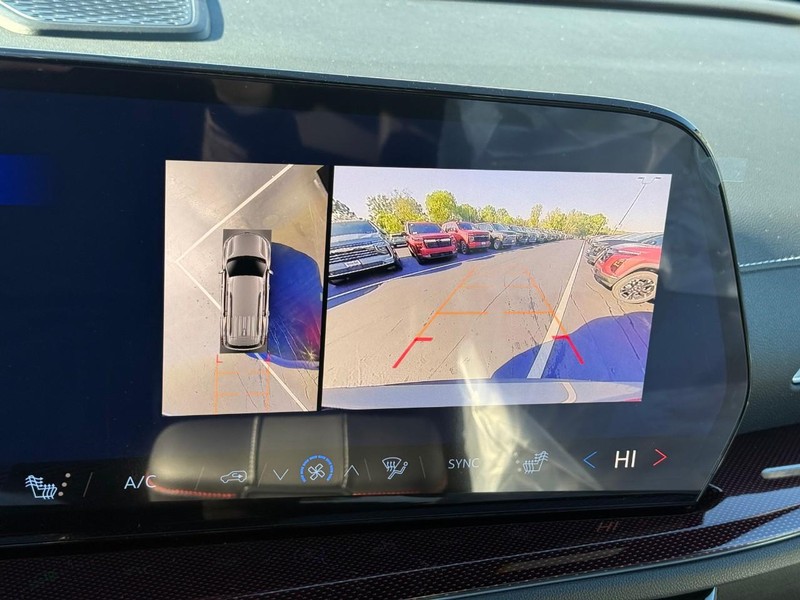 Chevrolet Traverse Vehicle Full-screen Gallery Image 17