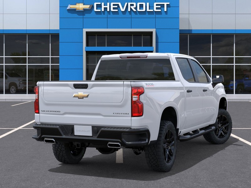 Chevrolet Silverado 1500 Vehicle Full-screen Gallery Image 4