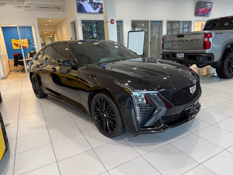 Cadillac CT5-V Vehicle Full-screen Gallery Image 2