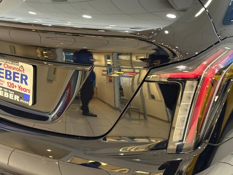 Cadillac CT5-V Vehicle Full-screen Gallery Image 6